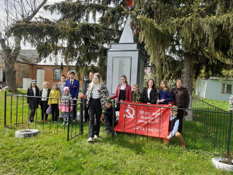 На территории МО Липицкое прошли торжественные митинги и возложение венков к обелискам и братским могилам погибших героев в Великой Отечественной войне..