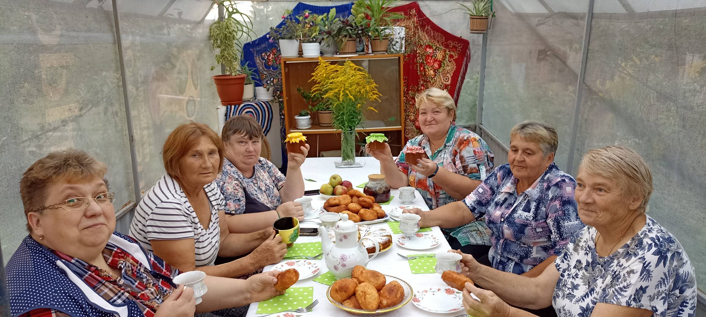 В рамках регионального проекта &quot;Тульское долголетие&quot; в с. Лужны прошли фольклорные посиделки ..