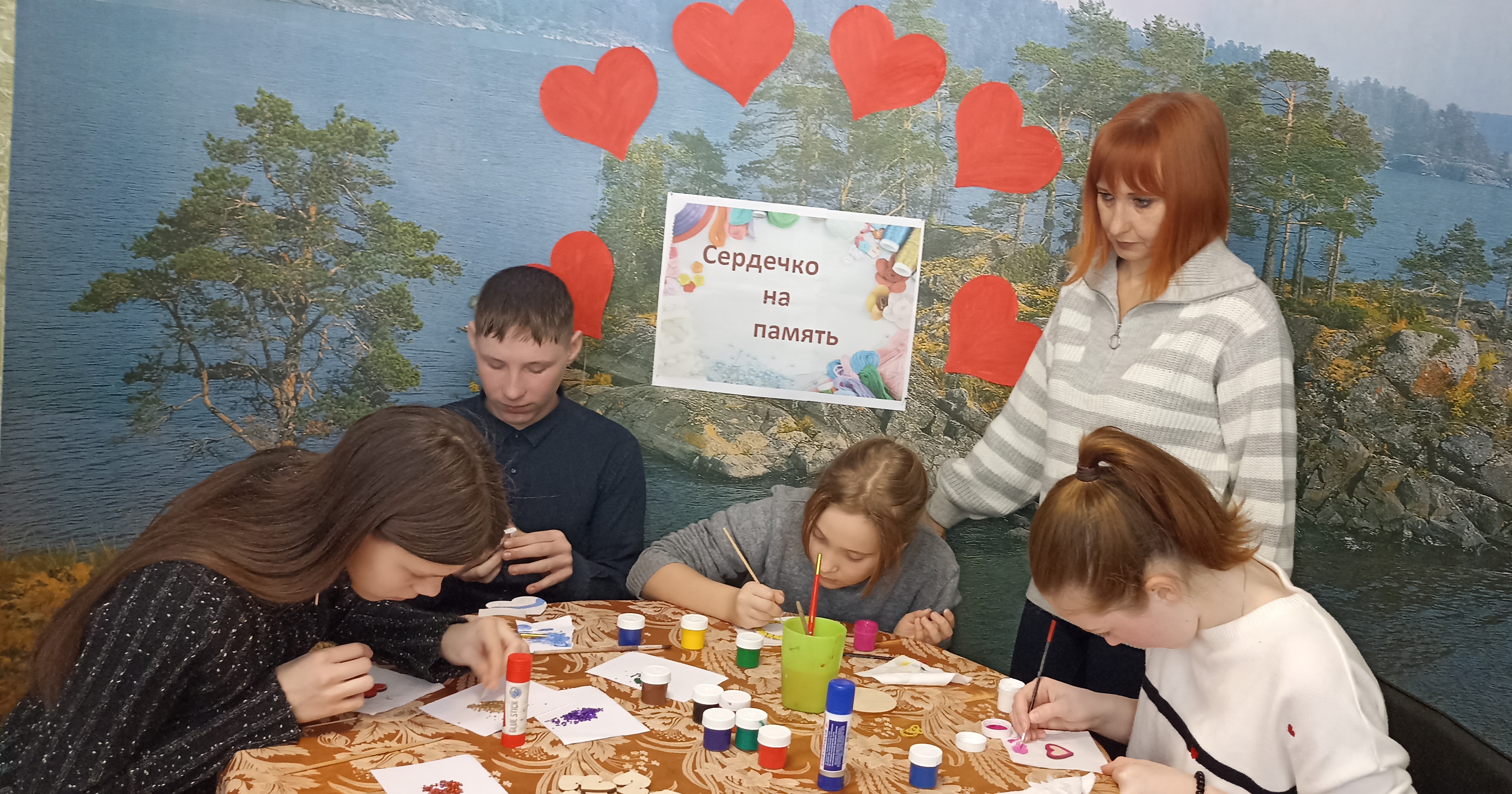Работники культуры с. Лужны провели час творчества «Сердечко на память»..