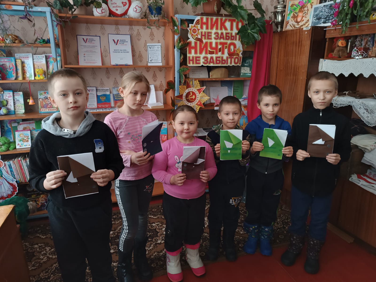 В Молчановской сельской библиотеке совместно с клубными работниками проведен мастер-класс &quot;Подарок папе&quot;..