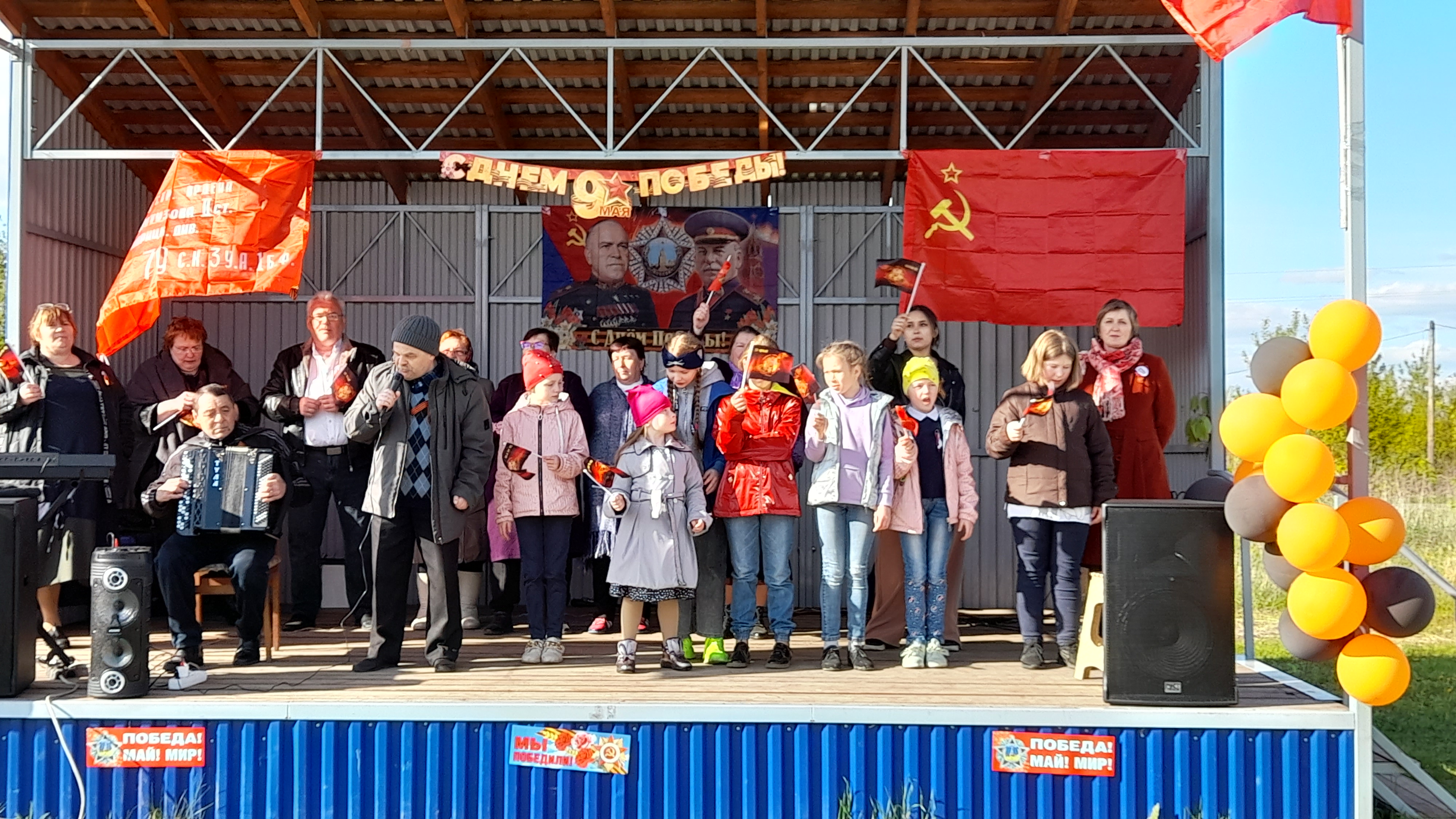 7 мая в парке &quot;Рябинушка&quot; (п. Степной)  художественная самодеятельность Ст. Скуратово и п. Степной, а также танцевальной гр. &quot;Карамельки&quot; (СДК п. Подгорный), была проведена концертная программа, посвященная Дню Победы..