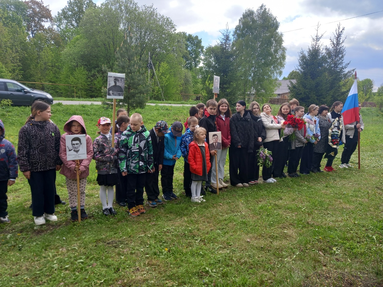 8 мая СДК д. Кресты вместе с Крестовской школой провели торжественный митинг на обелиске, посвященный празднику Дню Победы.