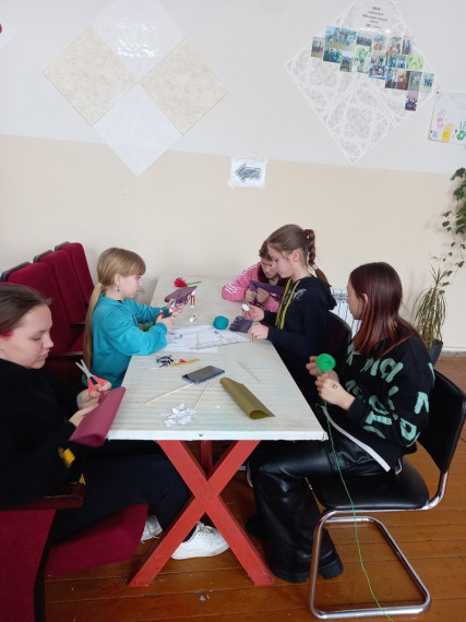 В преддверии 8 марта в СДК д. Кресты прошёл мастер класс «Цветок для мамы».. В преддверии 8 марта в СДК д. Кресты прошёл мастер класс «Цветок для мамы»..
