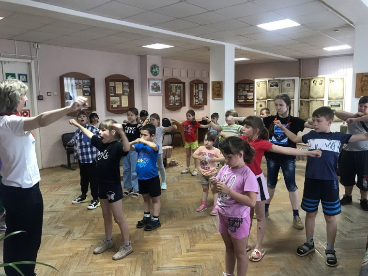 На музейной летней интерактивной программе "Забытые игры нашего детства" в Чернском музее побывали учащиеся из пришкольного лагеря школы "Радуга".. На музейной летней интерактивной программе "Забытые игры нашего детства" в Чернском музее побывали учащиеся из пришкольного лагеря школы "Радуга"..