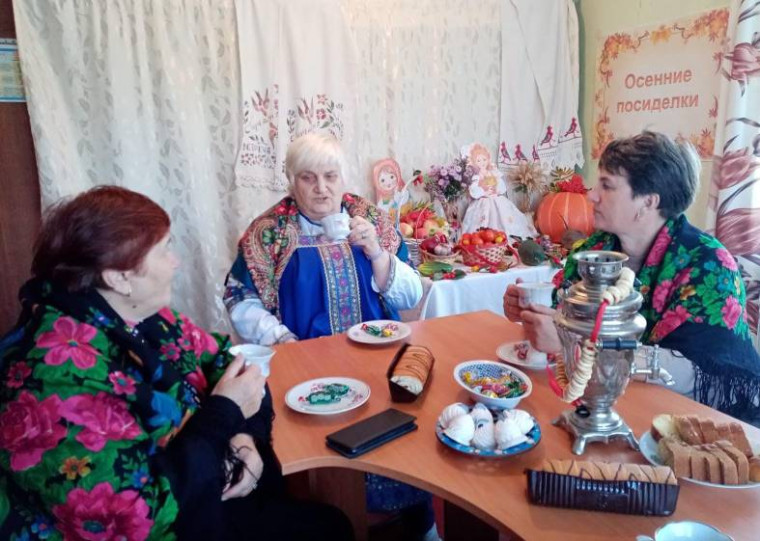 В рамках регионального проекта "Тульское долголетие" работники культуры посёлка Красный Путь провели осенние посиделки "Осень - дивная пора" посвященные осени и всему, что связано с этим прекрасным временем года.. В рамках регионального проекта "Тульское долголетие" работники культуры посёлка Красный Путь провели осенние посиделки "Осень - дивная пора" посвященные осени и всему, что связано с этим прекрасным временем года..