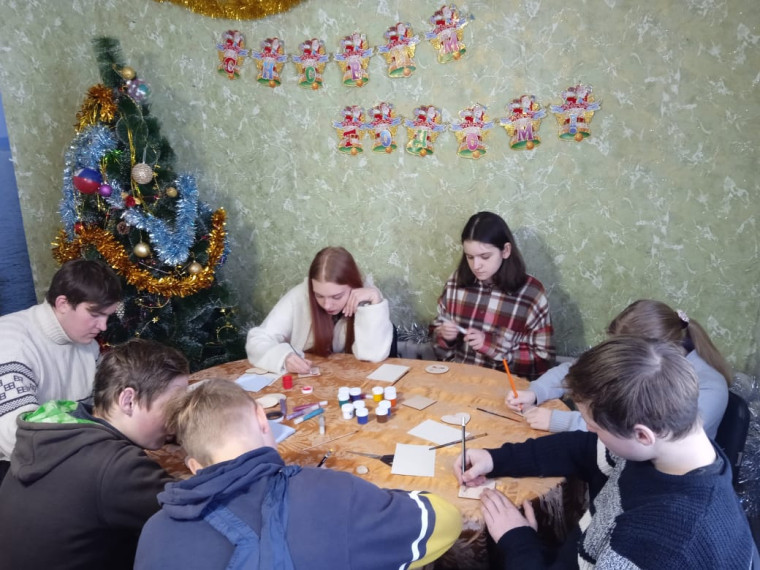 5 января работники культуры с. Лужны провели мастер - класс "МАГНИТИК В ПОДАРОК".